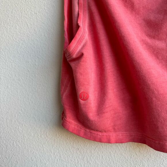 Lululemon Cut Back Crop Tank Pink Red Sleeveless Muscle Tank Size 4/6 Lightweigh - Picture 4 of 4